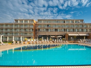 Arena Hotel Holiday***